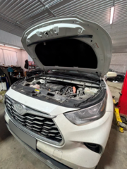 Рабочая зона и процесс ремонта без декораций